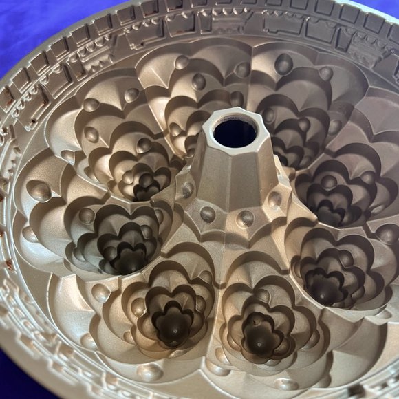 📌NORDIC WARE CHRISTMAS HOME DECOR KITCHEN HOLIDAY TREE BUNDT CAKE PAN - Picture 2 of 10